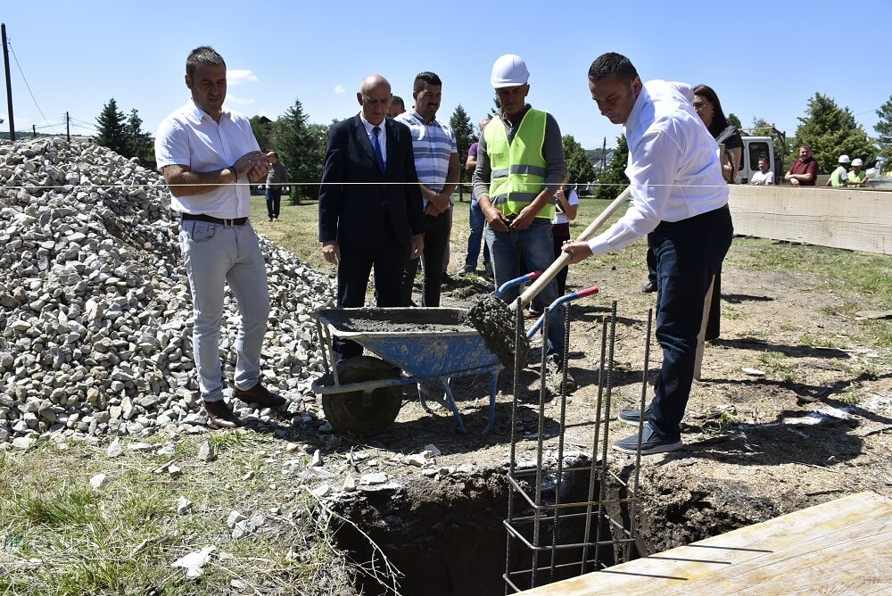 Popović laid the foundation stone for the expansion of the Elementary School Kralj Milutin