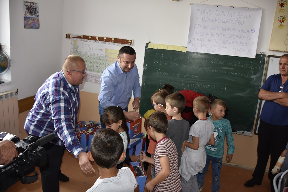 School supplies distributed to the first-graders in Plemetina, Prilužje, Babin Most