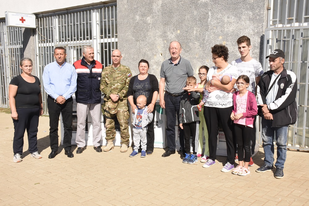 Donation of the Slovenian KFOR to vulnerable families