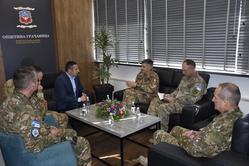 Srđan Popović had talks with KFOR commander