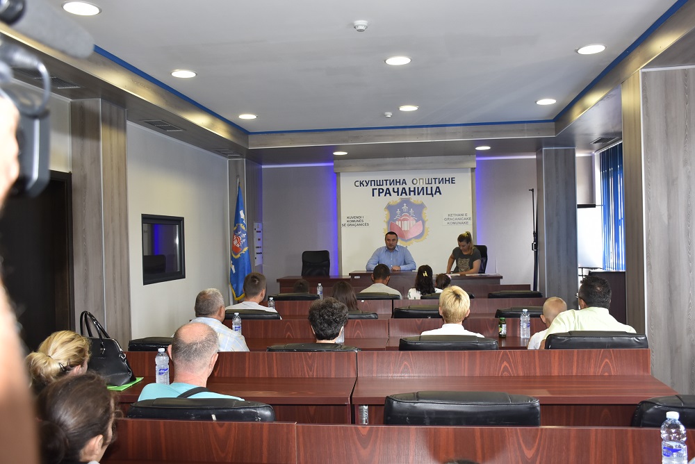 Signing contracts for the begining of construction of six houses in Gračanica municipality