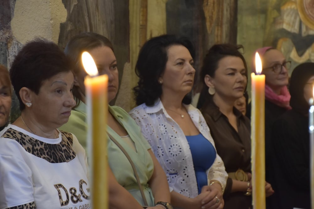Kryetarja Shubariq në shënimin e festës së tempullit të Manastirit të Graçanicës