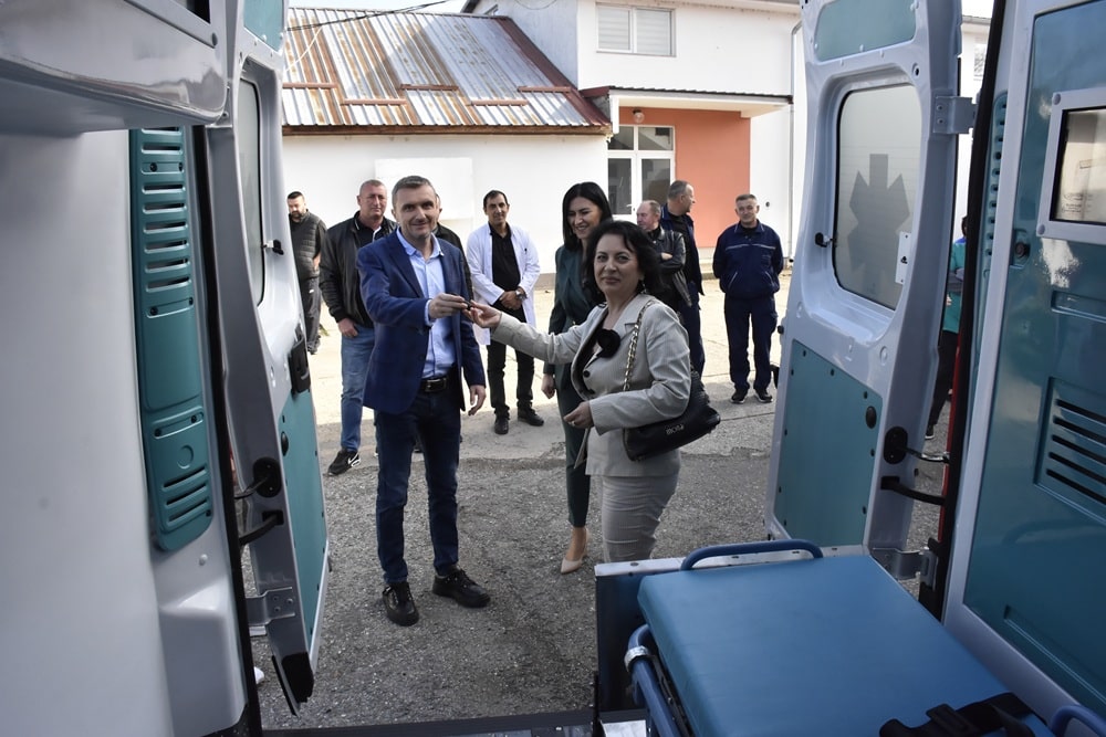 Kryetarja Shubariq i dhuroi një automjet sanitar Shtëpisë së shëndetit në Gushtericën e Poshtme