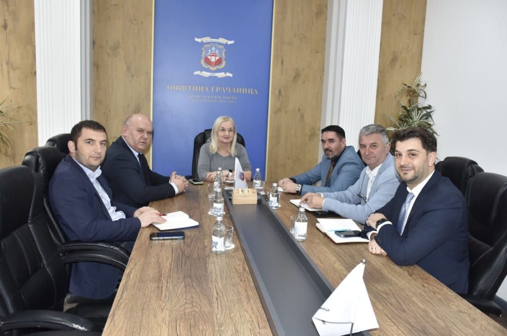 Drejtorët e “Ujësjellësit” biseduan me zyrtarët komunalë